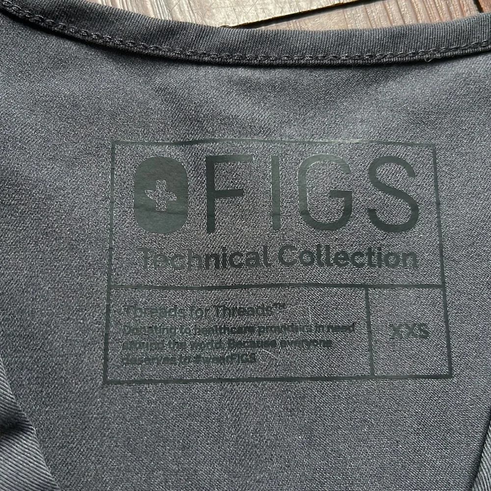 Figs Set Zamora Jogger Pants & Catarina Top Scrubs Charcoal Gray Red Size XXS - Picture 8 of 12
